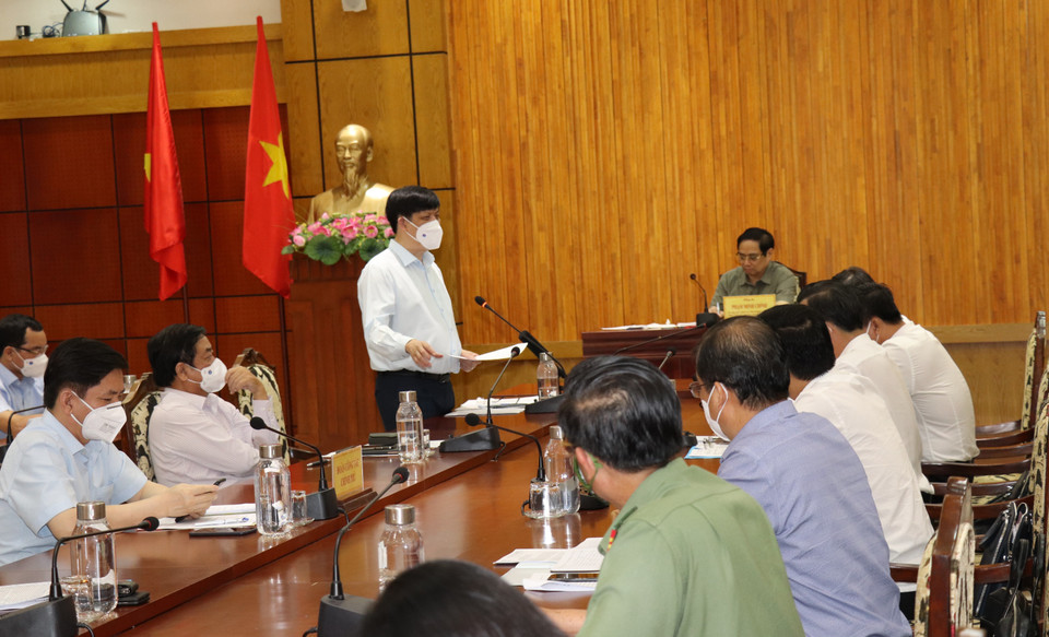 Bộ trưởng Bộ Y tế Nguyễn Thanh Long phát biểu tại buổi làm việc. (Ảnh: Lê Đức Hoảnh/TTXVN)