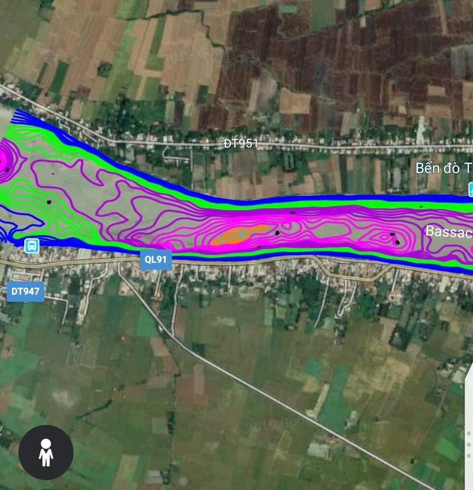 Ảnh chụp vệ tinh đoạn Quốc lộ 91 đoạn đi qua ấp Bình Tân, xã Bình Mỹ, huyện Châu Phú, tỉnh An Giang hiện đang xuất hiện vết rạn nứt có nguy cơ sạt lở xuống sông Hậu. (Ảnh: Công Mạo/TTXVN)