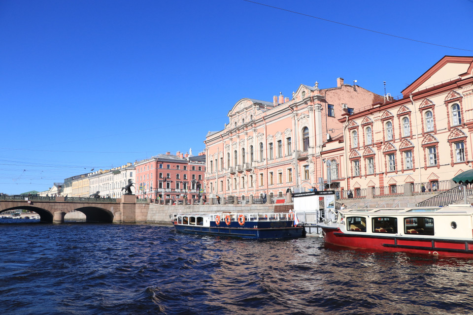 Trải qua hơn 3 thế kỷ với nhiều biến cố lịch sử, địa danh Saint Petersburg đã được đổi tên nhiều lần, từ Petrograd tới Leningrad, rồi lại quay về với tên gọi Saint Petersburg sau cuộc trưng cầu dân ý năm 1991. (Ảnh: Hùng Võ/Vietnam+)