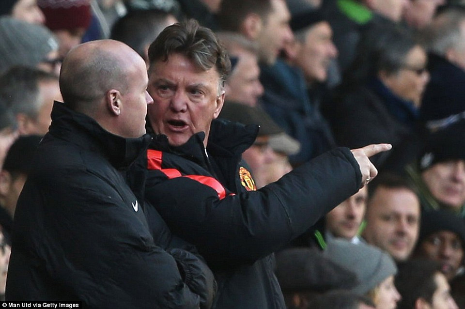 Đây cũng là lần đầu tiên Louis van Gaal không thay đổi đội hình ra quân ở 2 trận liên tiếp kể từ khi cập bến Old Trafford.