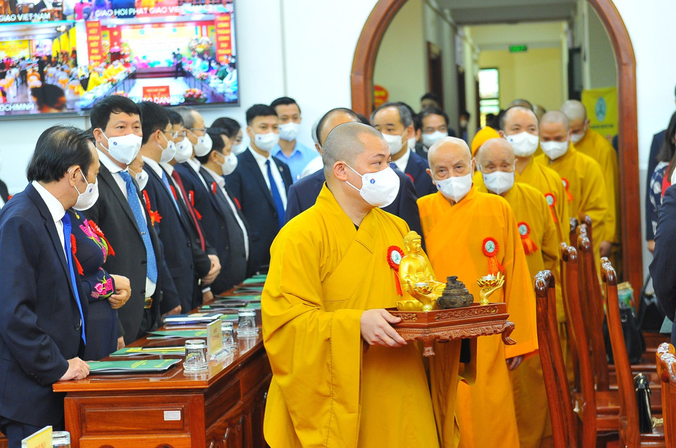 Nghi thức cung nghênh tại buổi lễ. (Ảnh: Minh Đức/TTXVN)