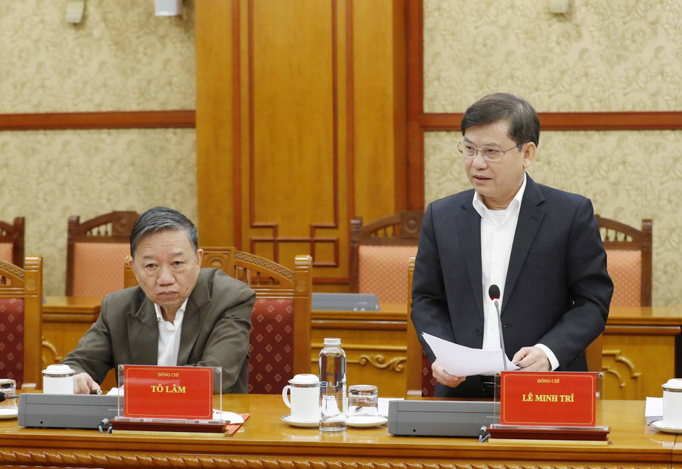 Ông Lê Minh Trí, Ủy viên Trung ương Đảng, Viện trưởng Viện Kiểm sát nhân dân tối cao phát biểu tại cuộc họp. (Ảnh: Phương Hoa/TTXVN)