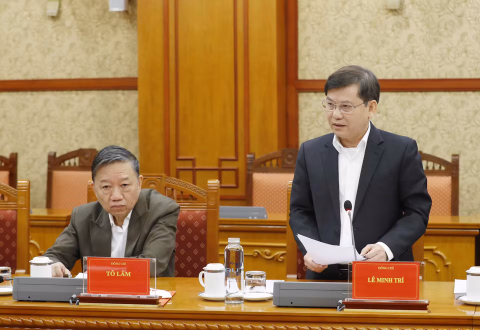 Ông Lê Minh Trí, Ủy viên Trung ương Đảng, Viện trưởng Viện Kiểm sát nhân dân tối cao phát biểu tại cuộc họp. (Ảnh: Phương Hoa/TTXVN)