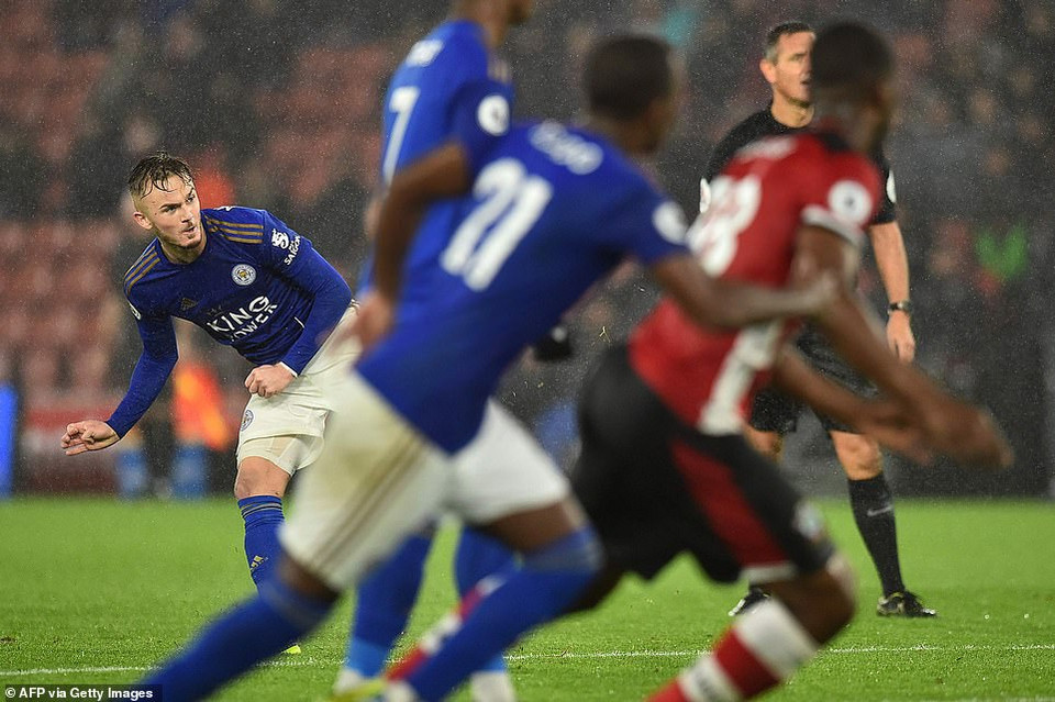 Bàn thắng còn lại của Leicester thuộc về James Maddison.