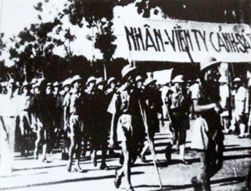 Nhân viên Ty Cảnh sát Hà Nội biểu dương lực lượng trong ngày 2/9/1945 tại Hà Nội. (Ảnh: Tư liệu/TTXVN)