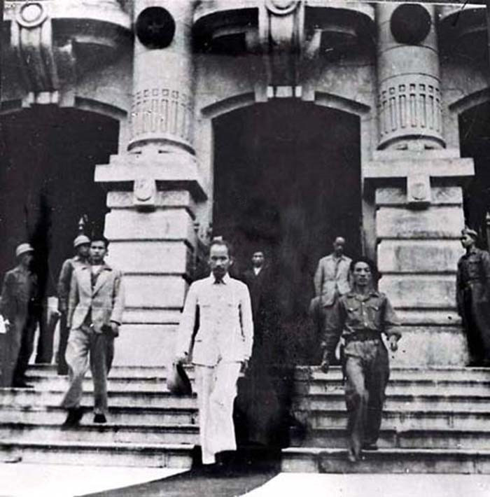 Lực lượng Cảnh vệ bảo vệ Bác Hồ tại Kỳ họp thứ nhất, Quốc hội khóa I, ngày 2/3/1946.(Ảnh: Tư liệu/TTXVN)