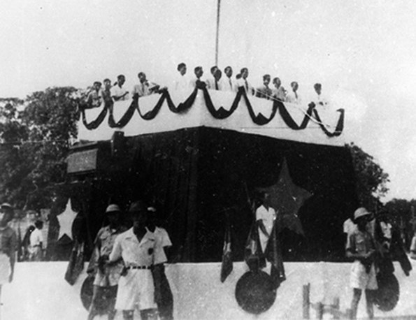 Lực lượng Liêm phóng và Cảnh sát tự vệ bảo vệ Bác Hồ và lãnh đạo Mặt trận Việt Minh tại lễ Tuyên ngôn Độc lập ở Quảng trường Ba Đình, Hà Nội, ngày 2/9/1945. (Ảnh: Tư liệu/TTXVN)