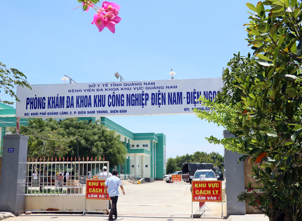 Thắt chặt kiểm soát các khu cách ly tập trung đảm bảo an toàn cho việc phòng, chống dịch, góp phần hạn chế việc lây lan tại cộng đồng. (Ảnh: Trần Tĩnh/TTXVN)