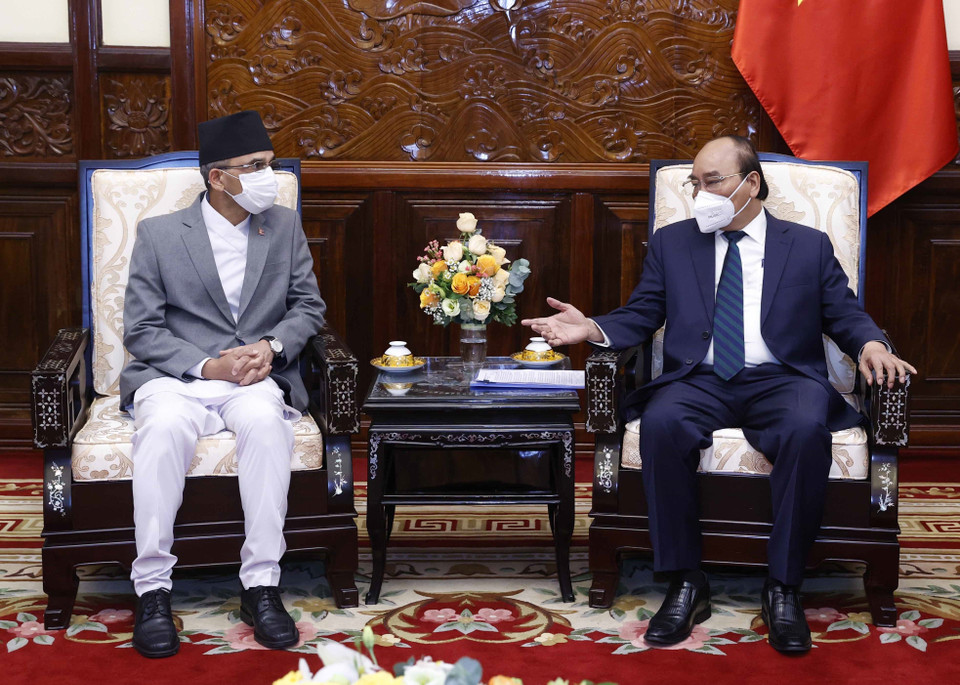 Chủ tịch nước Nguyễn Xuân Phúc tiếp Đại sứ Nepal Ganesh Prasad Dhakal. (Ảnh: Thống Nhất/TTXVN)