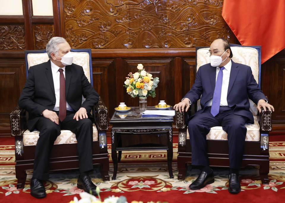 Chủ tịch nước Nguyễn Xuân Phúc tiếp Đại sứ Guatemala Carlos Humberto Jiménez Licona. (Ảnh: Thống Nhất/TTXVN)