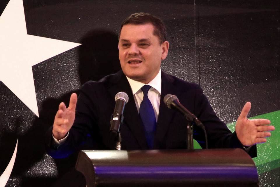 Ngày 10/3/2021, Quốc hội Libya đã thông qua Chính phủ lâm thời với nhiệm vụ giúp chuẩn bị cho cuộc tổng tuyển cử vào ngày 24/12 tới, một bước đi quan trọng hướng tới việc chấm dứt cuộc khủng hoảng kéo dài một thập kỷ tại quốc gia Bắc Phi này. Trong ảnh: Thủ tướng lâm thời Libya Abdul Hamid Dbeibah phát biểu trong cuộc họp báo tại Tripoli, ngày 25/2/2021. (Ảnh: AFP/TTXVN)