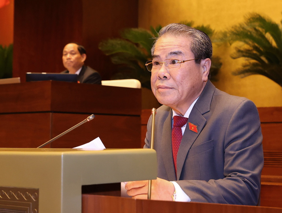 Ông Dương Thanh Bình, Trưởng Ban Dân nguyện thuộc Ủy ban Thường vụ Quốc hội trình bày Báo cáo kết quả giám sát việc giải quyết kiến nghị của cử tri gửi đến Kỳ họp thứ 6, Quốc hội khóa XV. (Ảnh: TTXVN)