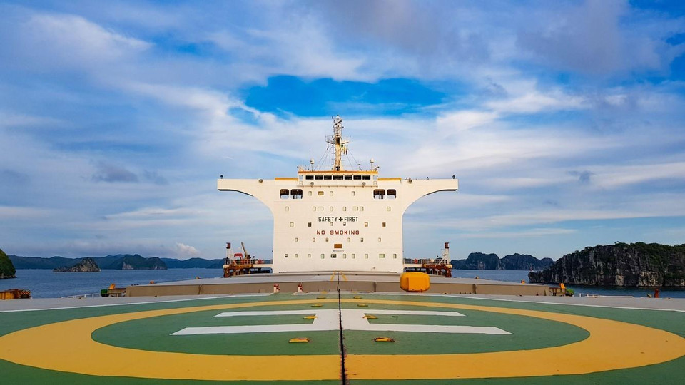 Trên Tàu ANNOU MAX có sân bay cho trực thăng cất và hạ cánh. (Ảnh: Trung Nguyên/TTXVN)