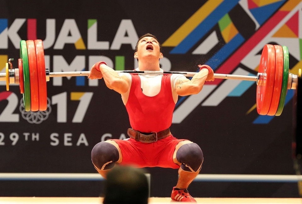 Vận động viên cử tạ Thạch Kim Tuấn xuất sắc đoạt Huy chương vàng hạng cân 56kg nam với tổng thành tích 269kg, tại SEA Games 29 ở Malaysia (8/2017). (Ảnh: Quốc Khánh/TTXVN)