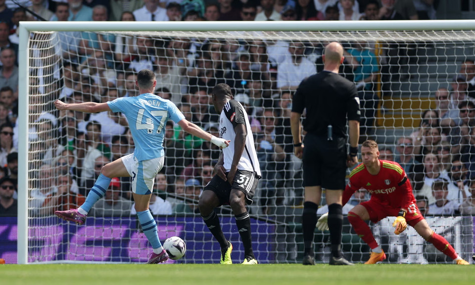 Đến phút 59, Manchester City có bàn thắng nhân đôi cách biệt sau pha dứt điểm của Phil Foden. (Nguồn: Reuters)