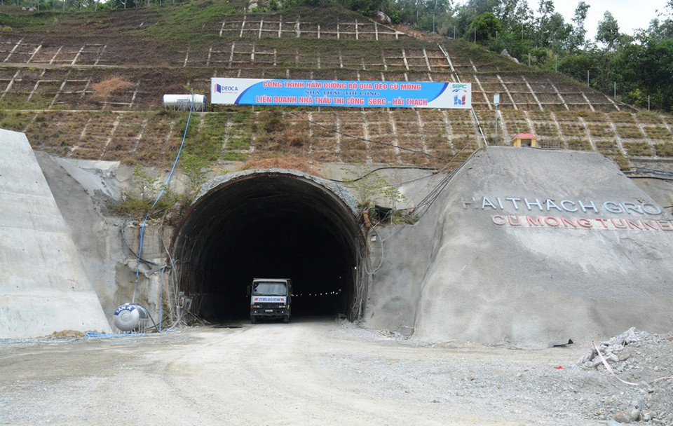 Dự án hầm đường bộ nối hai tỉnh Bình Định và Phú Yên sẽ được hoàn thành vào cuối năm 2018. (Ảnh: Việt Hùng/Vietnam+)