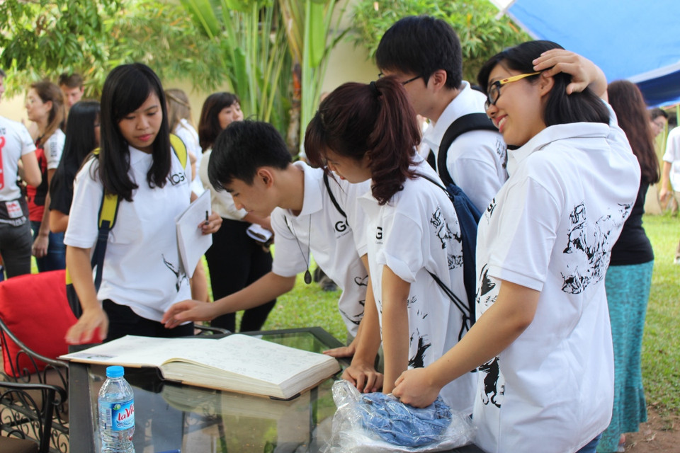 Tại chương trình, tám đại sứ tê giác đến từ Hoa Kỳ và Nam Phi đã gửi những thông điệp mạnh mẽ, nhằm kêu gọi sự ủng hộ của cộng đồng, chống lại nạn buôn bán và tiêu thụ động vật hoang dã, đặc biệt là sừng tê giác. (Ảnh: Hùng Võ/Vietnam+)