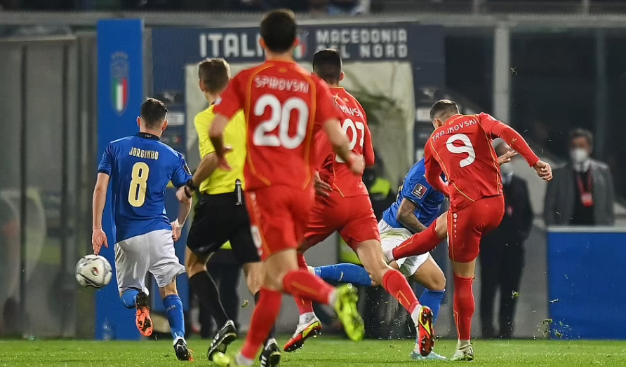 ...trước khi phải nhận 'trái đắng' ở những phút bù giờ. (Nguồn: Getty Images)