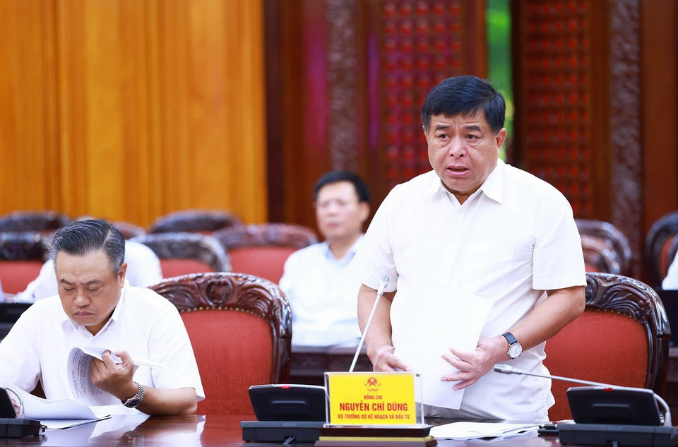 Bộ trưởng Bộ Kế hoạch và Đầu tư Nguyễn Chí Dũng, Tổ trưởng Tổ Biên tập của Tiểu ban Kinh tế - Xã hội phát biểu. (Ảnh: Dương Giang/TTXVN)