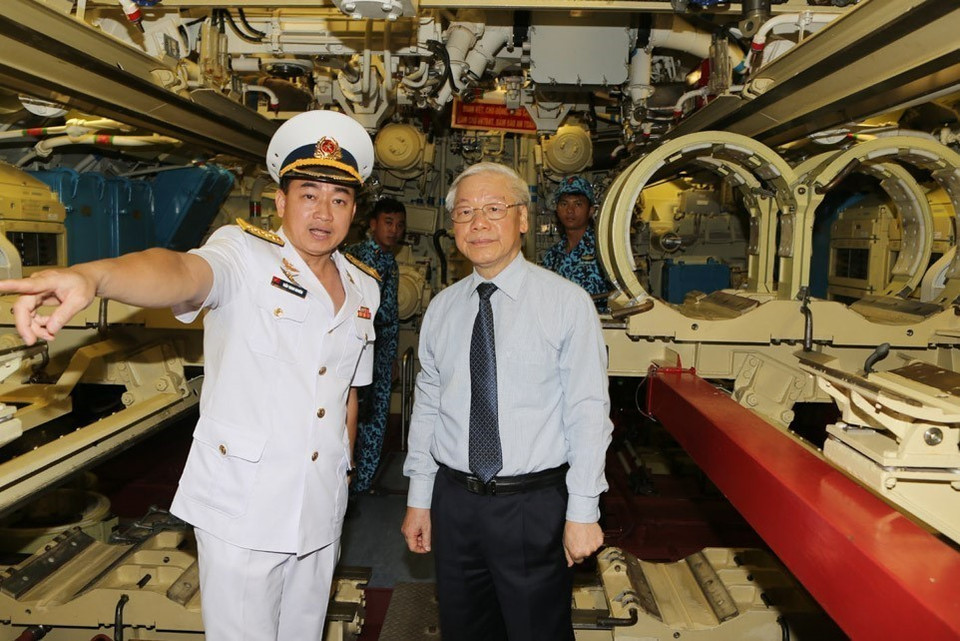 Tổng Bí thư Nguyễn Phú Trọng thăm Tàu ngầm Hải Phòng (Khánh Hòa, 5/5/2016). (Ảnh: Trí Dũng/TTXVN)