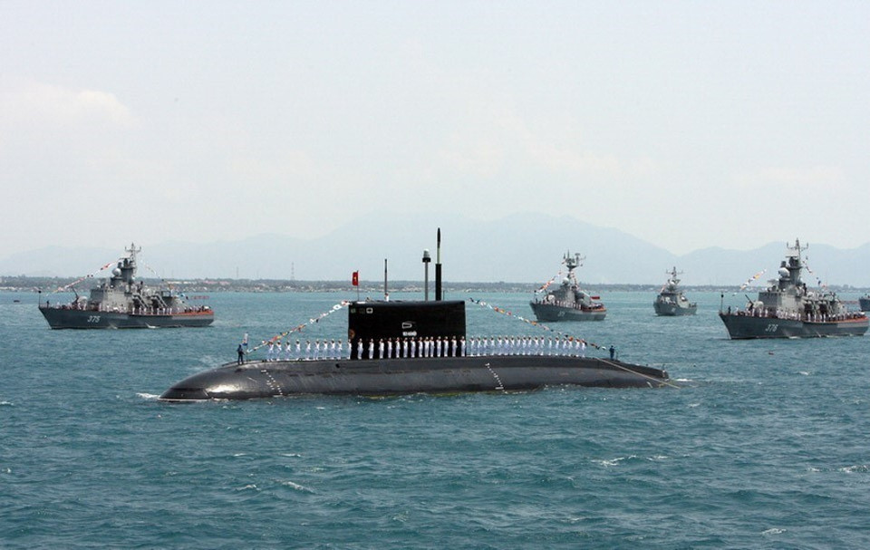 Hải quân Việt Nam có đủ 5 thành phần lực lượng chiến đấu là: Tàu mặt nước; Tàu ngầm; Không quân Hải quân; Pháo binh-Tên lửa bờ; Hải quân đánh bộ-Đặc công Hải quân và các lực lượng phục vụ bảo đảm hậu cần, kỹ thuật, nghiên cứu khoa học kỹ thuật quân sự Hải quân. (Ảnh: Nguyễn Khang/TTXVN)