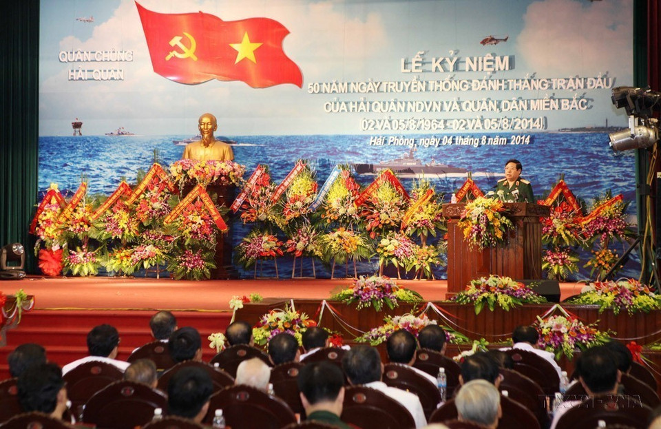 Lễ kỷ niệm 50 năm Ngày truyền thống đánh thắng trận đầu của Hải quân Nhân dân Việt Nam và quân, dân miền Bắc (ngày 2 và 5/8/1964 - ngày 2 và 5/8/2014). (Ảnh: Doãn Tấn/TTXVN)