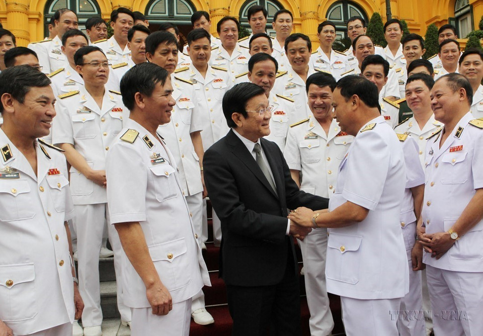 Chủ tịch nước Trương Tấn Sang gặp mặt thân mật Đoàn cán bộ, chiến sỹ Hải quân tiêu biểu về thăm Thủ đô Hà Nội (25/4/2015). (Ảnh: Nguyễn Khang/TTXVN)