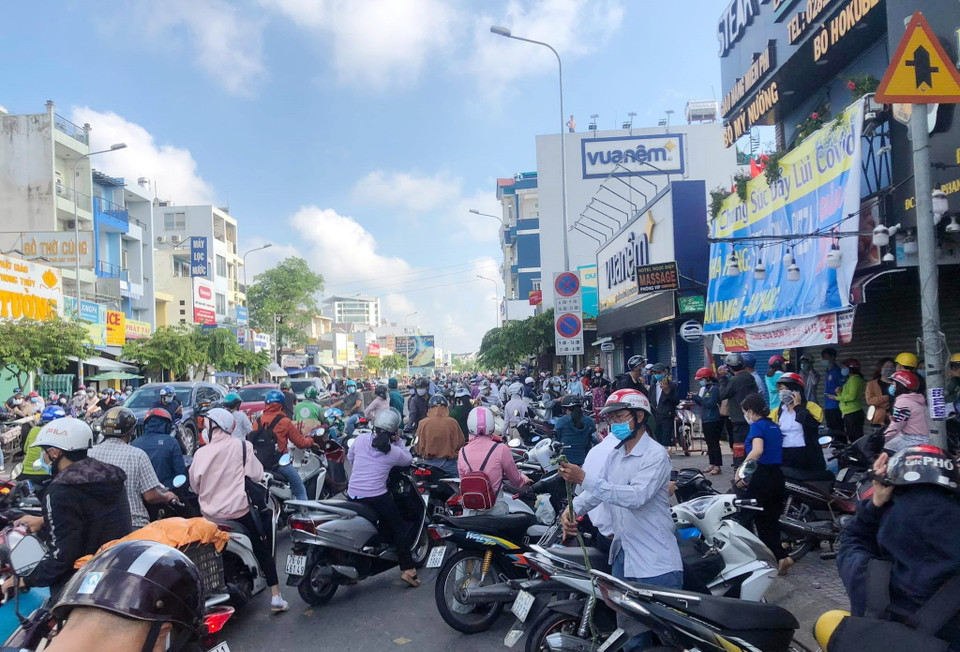 Ùn tắc cục bộ tại giao lộ Phan Văn Trị-Phạm Văn Đồng sáng 31/5. (Ảnh: TTXVN phát)