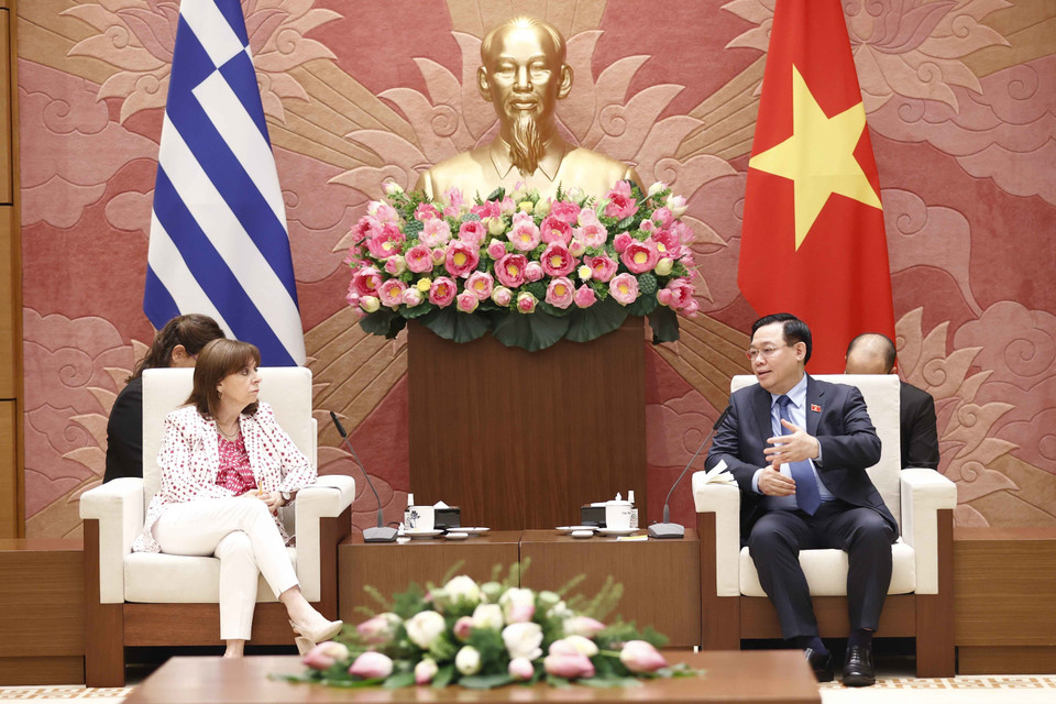 Sáng 18/5, tại Nhà Quốc hội, Chủ tịch Quốc hội Vương Đình Huệ tiếp Tổng thống Hy Lạp Katerina Sakellaropoulou, nhân dịp sang thăm chính thức Việt Nam. (Ảnh: Doãn Tấn/TTXVN)