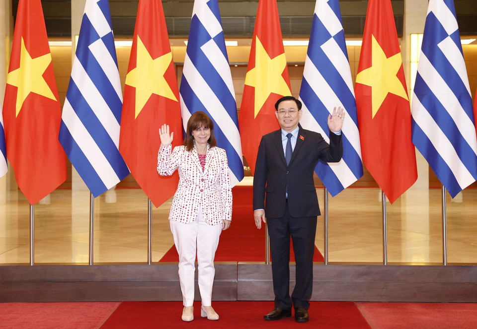 Hình ảnh Chủ tịch Quốc hội Vương Đình Huệ và Tổng thống Hy Lạp Katerina Sakellaropoulou. (Ảnh: Doãn Tấn/TTXVN)
