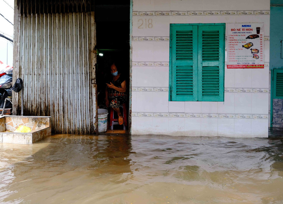 Nhiều nhà dân tại thành phố Cần Thơ bị ngập sâu do triều cường dâng cao. (Ảnh: Thanh Liêm/TTXVN)