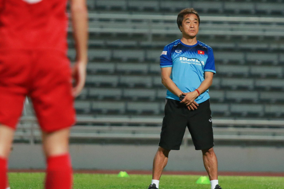 Trợ lý Lee Young Jin cũng tỏ ra nhiều bộn bề suy nghĩ. (Ảnh: Nguyên An/Vietnam+)