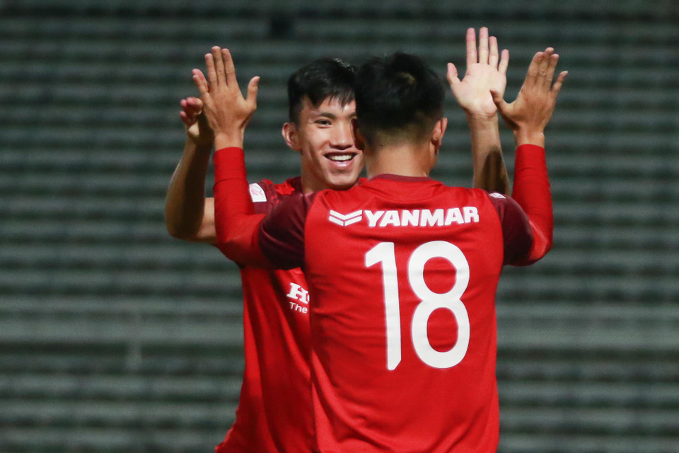 Trong khi ban huấn luyện tỏ vẻ trầm ngâm, các cầu thủ đều có được tinh thần cao và sự thoải mái nhất định. (Ảnh: Nguyên An/Vietnam+)