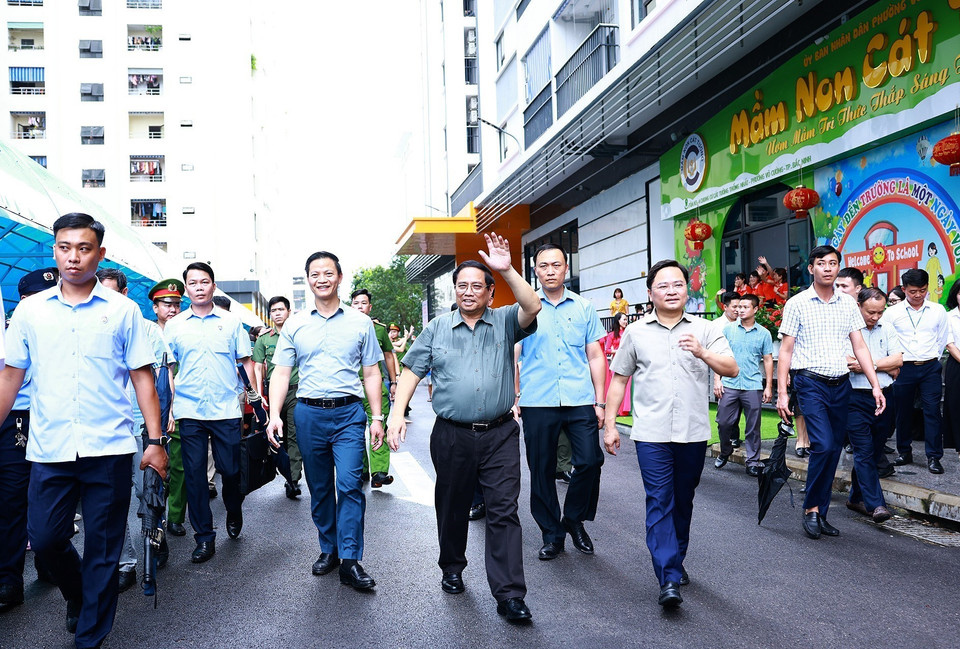 Thủ tướng Phạm Minh Chính thăm Khu nhà ở xã hội Cát Tường Thống nhất tại thành phố Bắc Ninh. (Ảnh: Dương Giang/TTXVN)