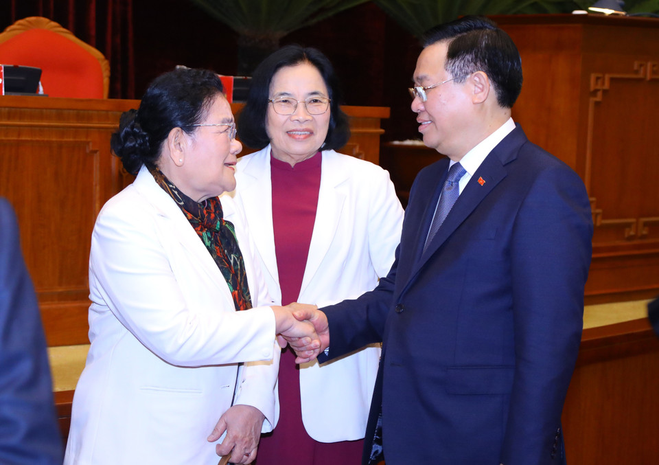 Chủ tịch Quốc hội Vương Đình Huệ với các đại biểu. (Ảnh: Văn Điệp/TTXVN)