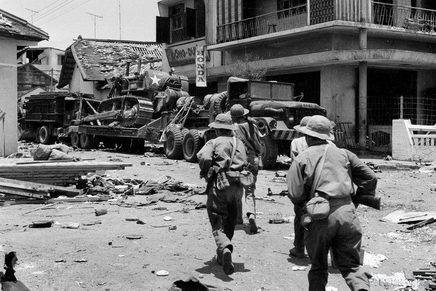 Quân giải phóng tấn công và giải phóng hoàn toàn thị xã Quảng Trị. (Ảnh: Xuân Lâm/TTXVN)