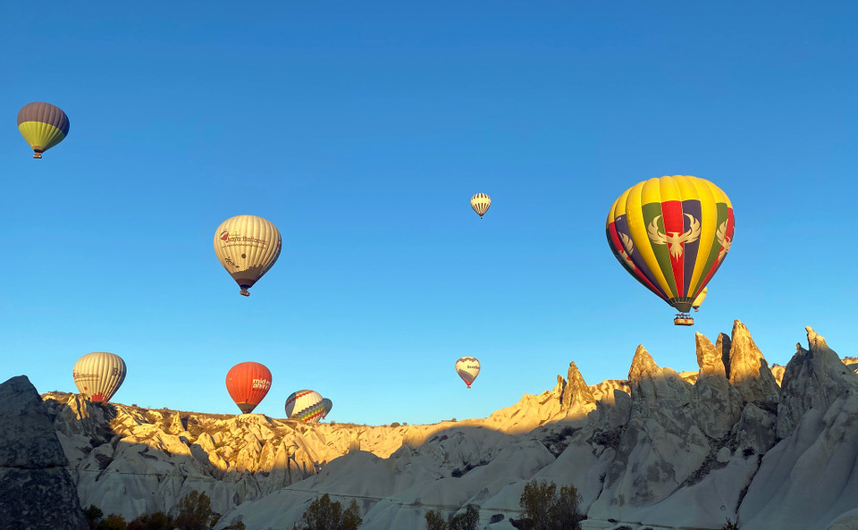 Với nhiều du khách, sẽ là một tiếc nuối nếu tới Cappadocia mà không bay khinh khí cầu và khám phá các thành phố ngầm huyền bí. (Ảnh: Yên Thủy/Vietnam+)