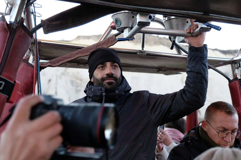 Thời gian để trở thành phi công khinh khí cầu có thể thay đổi tùy thuộc vào quy định của từng quốc gia và mức độ kinh nghiệm của người học, nhưng nói chung, quá trình huấn luyện sẽ kéo dài khoảng từ 3 đến 6 tháng. Để trở thành một phi công khinh khí cầu chuyên nghiệp, người học cần phải hoàn thành một khóa huấn luyện lý thuyết và thực hành. (Ảnh: Yên Thủy/Vietnam+)