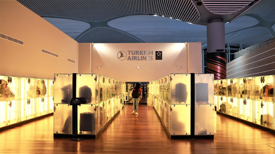 Với các chuyến bay thẳng mỗi ngày từ Hà Nội và Thành phố Hồ Chí Minh tới Thổ Nhĩ Kỳ của Turkish Airlines, việc di chuyển từ hai thành phố lớn của Việt Nam sang Cappadocia khá dễ dàng. Sau khoảng 11 tiếng trải nghiệm bay đầy thú vị Hà Nội đến Istanbul trên máy bay thân rộng tiện nghi và hiện đại, du khách nối chuyến thêm 90 phút bay nữa cũng bằng dịch vụ của Turkish Airlines để đến với vùng đất huyền bí này. (Ảnh: Yên Thủy/Vietnam+)