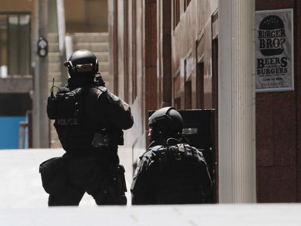 Lực lượng cảnh sát đặc nhiệm cũng có mặt