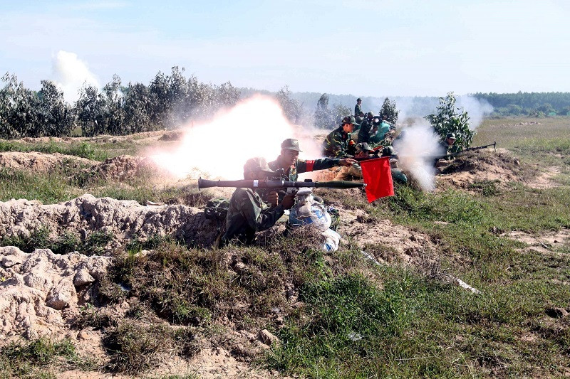  B41 tiêu diệt mục tiêu từ loạt đạn đầu. (Ảnh: Thanh Vũ/TTXVN)