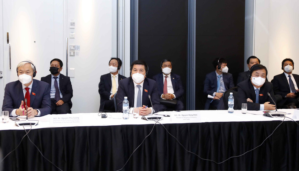 Đại biểu đoàn Việt Nam tham dự tọa đàm. (Ảnh: Doãn Tấn/TTXVN)