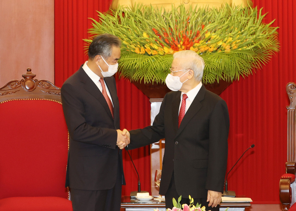 Tổng Bí thư Nguyễn Phú Trọng tiếp Ủy viên Quốc vụ, Bộ trưởng Ngoại giao Trung Quốc Vương Nghị thăm chính thức Việt Nam và dự Phiên họp lần thứ 13 Ủy ban Chỉ đạo hợp tác song phương Việt Nam-Trung Quốc. (Ảnh: Trí Dũng/TTXVN)