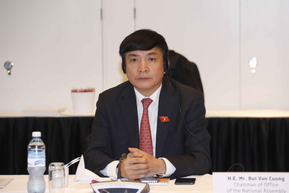 Tổng Thư ký, Chủ nhiệm Văn phòng Quốc hội Bùi Văn Cường tham dự tọa đàm. (Ảnh: Doãn Tấn/TTXVN)