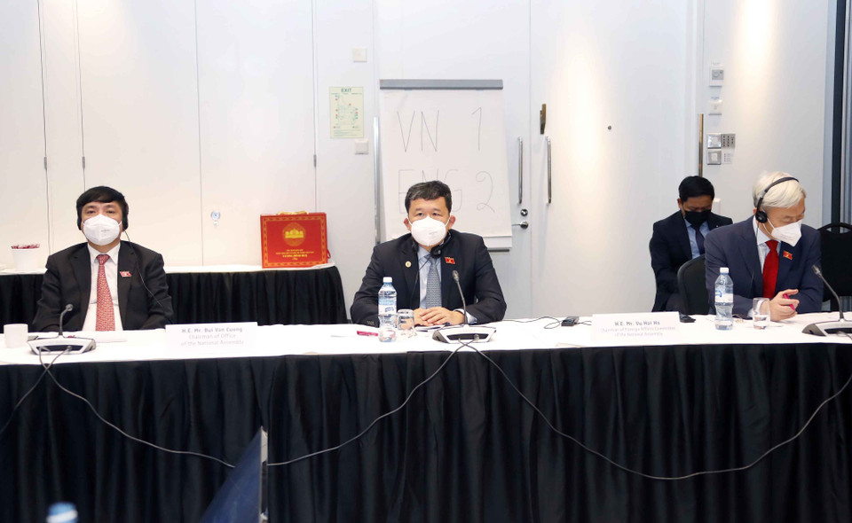 Tổng thư ký, Chủ nhiệm Văn phòng Quốc hội Bùi Văn Cường (trái), Chủ nhiệm Ủy ban Đối ngoại của Quốc hội Vũ Hải Hà (giữa) và Chủ nhiệm Ủy ban Tài chính-Ngân sách của Quốc hội Nguyễn Phú Cường (phải) tham dự tọa đàm. (Ảnh: Doãn Tấn/TTXVN)