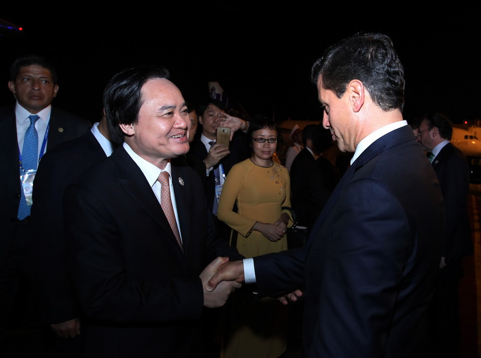 Tối 11/11, tại Sân bay quốc tế Đà Nẵng diễn ra Lễ tiễn chính thức Tổng thống Mexico Enrique Pena Nieto cùng đoàn đại biểu cấp cao tham dự Tuần lễ Cấp cao APEC 2017. (Ảnh: TTXVN)