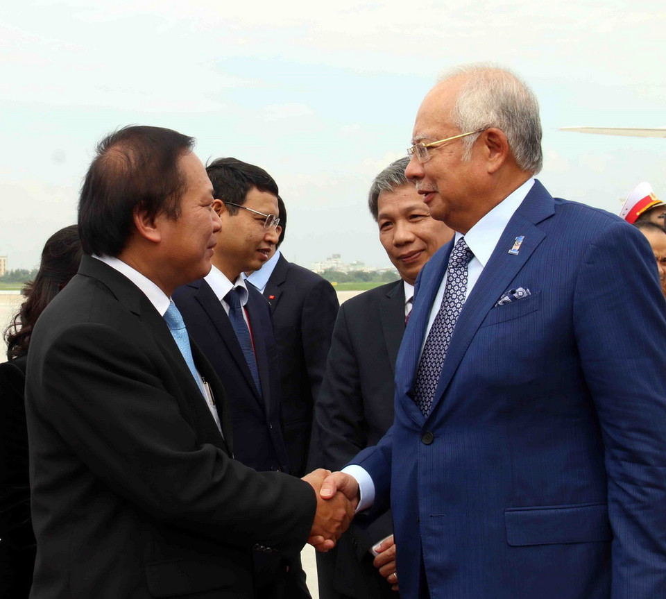 Sáng 12/11, tại Sân bay quốc tế Đà Nẵng diễn ra Lễ tiễn chính thức Thủ tướng Malaysia Najib Razak cùng đoàn đại biểu cấp cao tham dự Tuần lễ Cấp cao APEC 2017. (Ảnh: TTXVN)