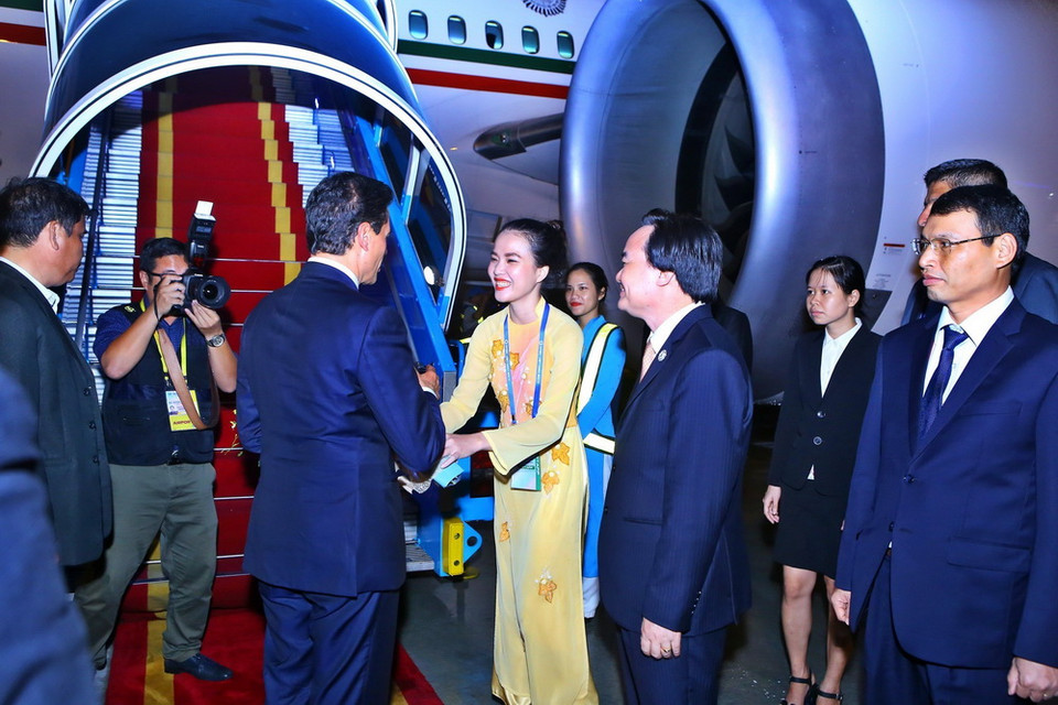 Tối 11/11, tại Sân bay quốc tế Đà Nẵng diễn ra Lễ tiễn chính thức Tổng thống Mexico Enrique Pena Nieto cùng đoàn đại biểu cấp cao tham dự Tuần lễ Cấp cao APEC 2017. (Ảnh: TTXVN)