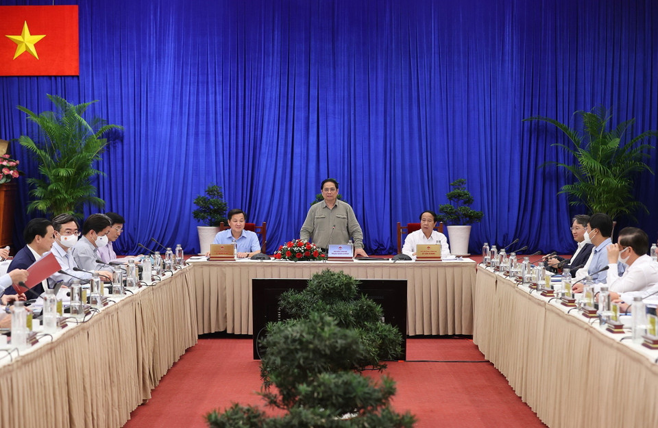 Thủ tướng Phạm Minh Chính chủ trì cuộc họp kiểm điểm tiến độ đoạn từ thành phố Nha Trang (Khánh Hòa) đến Thành phố Hồ Chí Minh thuộc Dự án đầu tư xây dựng một số tuyến đường bộ cao tốc trên tuyến Bắc-Nam phía Đông giai đoạn 2017-2020. (Ảnh: Dương Giang/TTXVN)