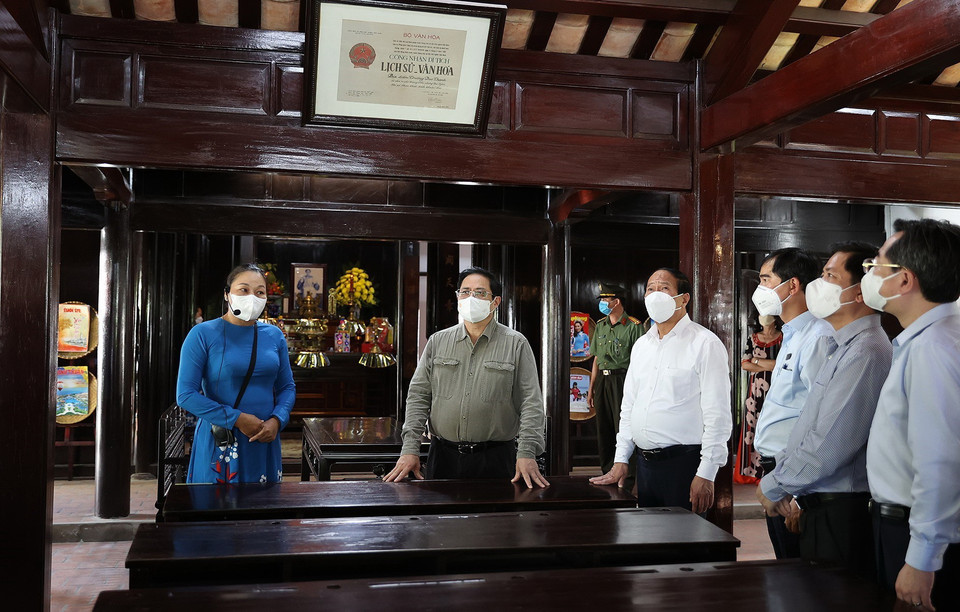 Thủ tướng Phạm Minh Chính thăm Khu di tích Dục Thanh. (Ảnh: Dương Giang/TTXVN)